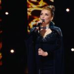 Sergey Lazarev Instagram - Мне нравится тенденция, которая укрепилась в новом сезоне нашего шоу, когда эксперты со стены выходят на сцену в качестве участников! Таким образом они доказывают свою экспертность и право оценивать и давать советы другим! Ольга Варвус @olgavarvus была очень строгим экспертом ( пару раз мы крепко спорили на стене) . И вот она решила показать себя во всей красе в качестве участницы. Скажу сразу, что многие говорят, что профессионалам легче- но это не так! Груз ответственности колоссальный! И для опытного артиста идти на конкурс и провалиться- это опасность, оттуда можно не подняться! ( я пару раз пел перед сотней и тоже дико волновался, хотя мне оценки не ставили) Новичкам же терять особо нечего! Поэтому сразу убираем предвзятость и комментарии о честности или нечестности соревнования между экспертами и любителями. Так вот, вернемся к Ольге! Я был оч скептически настроен скажу честно, когда увидел Олю на сцене! Но она меня переубедила своими выступлениями! Я понял почему она была такой жесткой в своих оценках к другим, потому что она к себе требовательна! Лебединая верность - известнейшая песня советского времени, красивая и драматическая! Послушайте как сделала актерски и вокально ее Ольга! Хотя почти всю песню эксперты не спешили подниматься, но она боролась до самого конца! Настоящая артистка! Смотрите новый выпуск шоу «Ну-ка, все вместе» по пятницам в 21.30 на телеканале Россия-1 @yuliasumacheva @weitmedia @tvrussia #сергейлазарев #лазарев #нукавсевместе #сотня