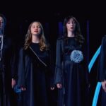 Sergey Lazarev Instagram - Ave Maria… хор «АRIELLE» - ещё одно 100 балльное выступления прошедшего выпуска шоу «Ну-ка, Все вместе! Хором!». Несмотря на то, что эту композицию достаточно часто поют хоры ( даже я ее в детстве пел в ансамбле им.Локтева- даже есть запись, надо найти) , исполнена она была блестяще! Хор заворожил и сотню, и зрителя! Ну , и конечно, чистейший голос у солистки👍🏻! Молодцы! Достойные финалисты! Согласны? #нукавсевместе #Лазарев #сергейлазарев #сотня #Arielle #AveMaria