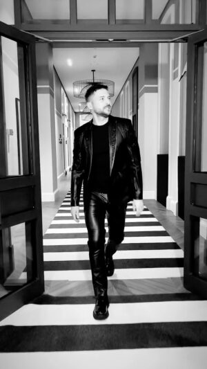 Sergey Lazarev Instagram - Всё это САМООБМАН! 
Здесь больше нету иллюзий..
Этот роман, казалось тогда 
Раз и навсегда….

#Сергейлазарев #лазарев #новыйальбом #самообман #явиделсвет 
Автор песни: @elgomusic