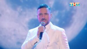 Sergey Lazarev Instagram - «Седая ночь» на армянском языке???🔥🔥 Легко😉 . После успеха французской версии песни, которая прозвучала в новогоднем фильме «Иван Васильевич меняет всё» на ТНТ, мы решили пойти еще дальше и на «Шоу Воли» вместе с ТНТ сделали этот хит на армянском языке. Пусть этот хит поют и понимают во всем мире) 
Спасибо всем, кто участвовал в реализации этой идеи!
Само шоу и мое интервью выйдет завтра в 22.00 на ТНТ, ну а песню вы можете услышать уже сейчас!! 😉 
#Лазарев #сергейлазарев #седаяночь #седаяночьнаармянском 
Отдельное спасибо телеканалу «THT», @tnt_online  @tina_kandelaki , kostya_obukhov , @andreycherniy 
@zharov.seva n, @martirosian_official за помощь в переводе. Хореография @vitaliksav4enko 
Репост приветствуется))
