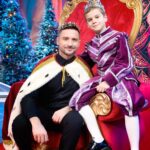 Sergey Lazarev Instagram - Наш дуэт с сыном Никитой на Новогоднем Огоньке телеканала Россия. Это второй раз, когда сын выходит со мной на сцену. Первый был года 2,5 года назад и , на мой взгляд, прогресс на лицо- Никуся уже гораздо увереннее держался на сцене и даже вжился в роль принца , разыскивающего свою Золушку. Умничка, сынуля, я тобой горжусь❤️ #лазаревы #папасын #Лазаревсергей #НикитаСергеевич #никиталазарев #Лазарев