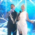 Sergey Lazarev Instagram - «Ты говоришь мне о любви» ❄️ Валерия и Сергей Лазарев на Новогодней «Маске» на НТВ. Мы получили огромное количество отзывов и восторженных комментариев по поводу нашей версии этой известной песни! Мы рады, что вам понравилось) Большое спасибо❤️ 😻 мы тоже получили огромное удовольствие ❄️ @valeriya @lazarevsergey @weitmedia @yuliasumacheva #однаснежинка #снежинка #новыйгод #маска #валерия #сергейлазарев #лазарев #нтв