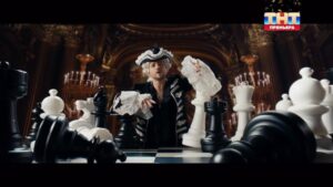 Sergey Lazarev Instagram - «Седая Ночь» на французском языке.🔥🔥 как вам такой поворот в новогоднем фильме «Иван Васильевич меняет всё» на ТНТ? 👍🏻 Не обошлось без культового танца из нашумевшего сериала 😉 #сергейлазарев #лазарев #седаяночь #иваныасильевичменяетвсе #тнт #словопацана @tnt_online В новогодние праздники будет много выступлений, буду постепенно все выкладывать тут.