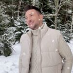 Sergey Lazarev Instagram - «Я это ты, ты это я И никого не надо нам…» ❄️ @lazarevsergey @miaboyka @vk @weitmedia @yuliasumacheva 29.12. Премьера фильма «VK под шубой-2», где прозвучит наша совместная версия этой песни с Миа Бойка. #сергейлазарев #лазарев #миабойка #вк #vk #vkподшубой