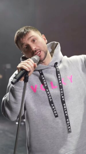 Sergey Lazarev Instagram - Заключительное шоу «Я не боюсь» в 2023 году! И 100-е по счету за год… Закончили год красивой цифрой))) мы продлеваем тур «Я не боюсь» на 2024 год. Города и даты смотрите на сайте sergeylazarev.ru.  В каком городе вы ждете нас вновь?? 
Хочу поблагодарить всю команду , которая работала и работает над шоу каждый раз! Спасибо #LazarevTeam ❤️Лучшие!  и огромное спасибо десяткам тысяч зрителей, которые приходили на шоу в разных городах страны ❤️ мы ждем вас на шоу «Я не боюсь» в 2024 ❤️
#лазаревсергей #лазарев #сергей #шоу #LazarevTeam #Янебоюсь