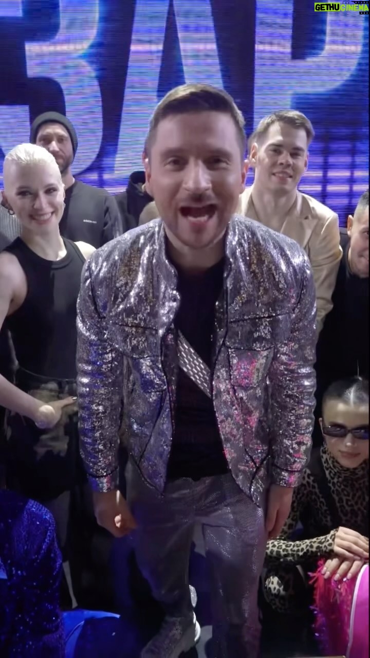 Sergey Lazarev Instagram - 100 ‼️концертов тура с шоу «Я не боюсь» 🔥🔥 чуть более чем за год! ❤️ спасибо моей любимой команде, лучшим организаторам и любимым зрителям по всей стране❤️ #шоуЯнебоюсь #Лазарев #Шоу #Тур #сергейлазарев #мыделаемшоу #LazarevTeam