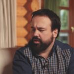 Sergey Svetlakov Instagram - Сегодня, в понедельник ровно в 9 утра, как вы любите, премьера «Светлые Новости» на СТС @tv_ctc А кто проспит - повторы в 14.00 и 22.55!!! Позитив специально для вас будет выходить каждый день с пнд по чтв в 9 утра и два повтора. Гляньте - старались для вас🦵Держитесь ✊