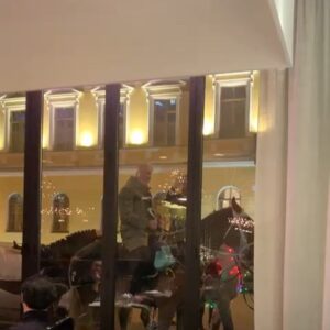 Sergey Svetlakov Instagram - парапарапарадуемся Питеру зимой...