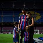 Sergio Busquets Instagram - Y a vosotros, MI FAMILIA ❤️👨‍👩‍👦‍👦 Por acompañarme en este viaje maravilloso, mi sueño. Siempre anteponiendo muchas cosas por ello, sacrificando momentos y acompañándome en cada paso. Hemos compartido alegrías y tristezas pero siempre juntos y unidos. Sois mi mayor apoyo, orgullo y fuerza. Gracias por hacerme mejor en todos los sentidos. OS AMO ❤️❤️❤️ @elenagalera #Enzo #Levi