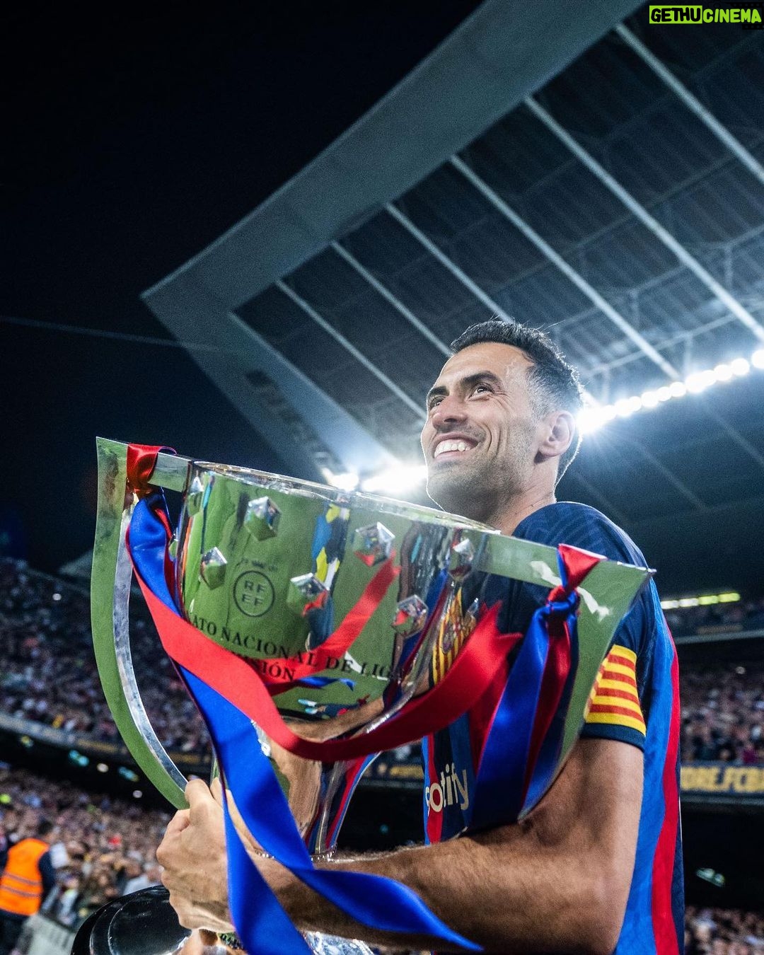 Sergio Busquets - 464.5K Likes - Día de celebración en nuestro estadio, día especial.
Muchas gracias afición por estar toda la temporada con el equipo.
Orgullo de equipo, afición y club.
@fcbarcelona 💙❤️🏆