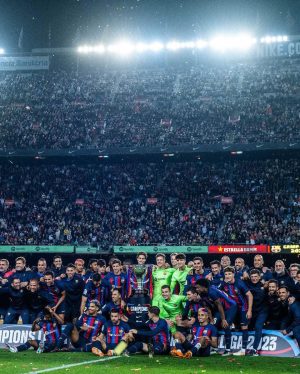 Sergio Busquets Instagram - Día de celebración en nuestro estadio, día especial.
Muchas gracias afición por estar toda la temporada con el equipo.
Orgullo de equipo, afición y club.
@fcbarcelona 💙❤️🏆