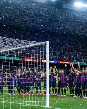 Sergio Busquets Instagram - Día de celebración en nuestro estadio, día especial.
Muchas gracias afición por estar toda la temporada con el equipo.
Orgullo de equipo, afición y club.
@fcbarcelona 💙❤️🏆