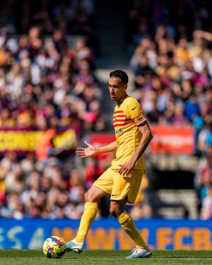 Sergio Busquets Instagram - Gran victoria ante un gran rival +3

Bona diada a tothom 📚 🌹