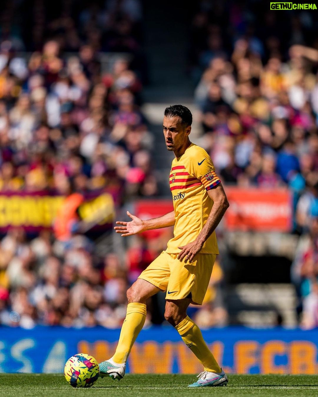 Sergio Busquets - 368.9K Likes - Gran victoria ante un gran rival +3
Bona diada a tothom 📚 🌹