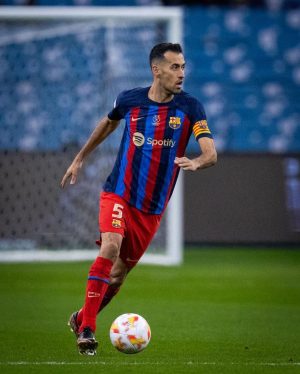 Sergio Busquets Instagram - Muy feliz de llegar a los 700 partidos con el @fcbarcelona 7️⃣0️⃣0️⃣💙❤️