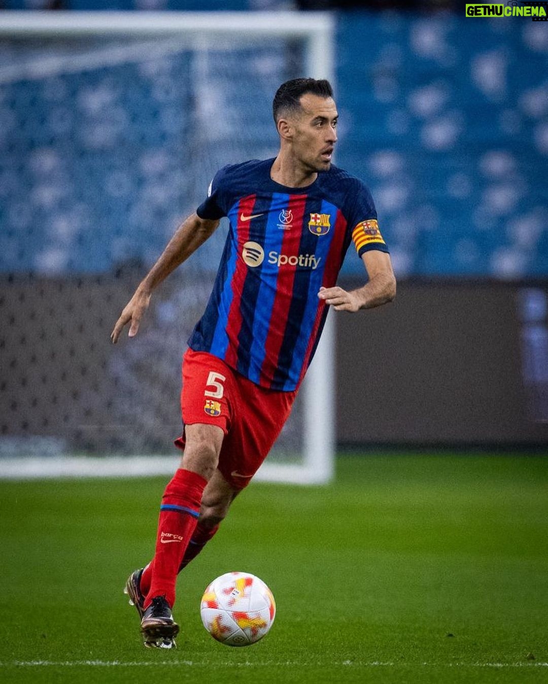 Sergio Busquets - 415.8K Likes - Muy feliz de llegar a los 700 partidos con el @fcbarcelona 7️⃣0️⃣0️⃣💙❤️
