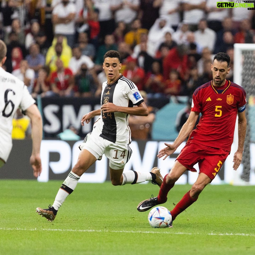 Sergio Busquets Instagram - Nos queda un pasito más para cumplir el primer objetivo. Competimos muy bien ante un gran rival pero no pudimos sumar los tres puntos. Desde ya pensando en ganar a Japón. Vamos equipo 🇪🇸 @sefutbol