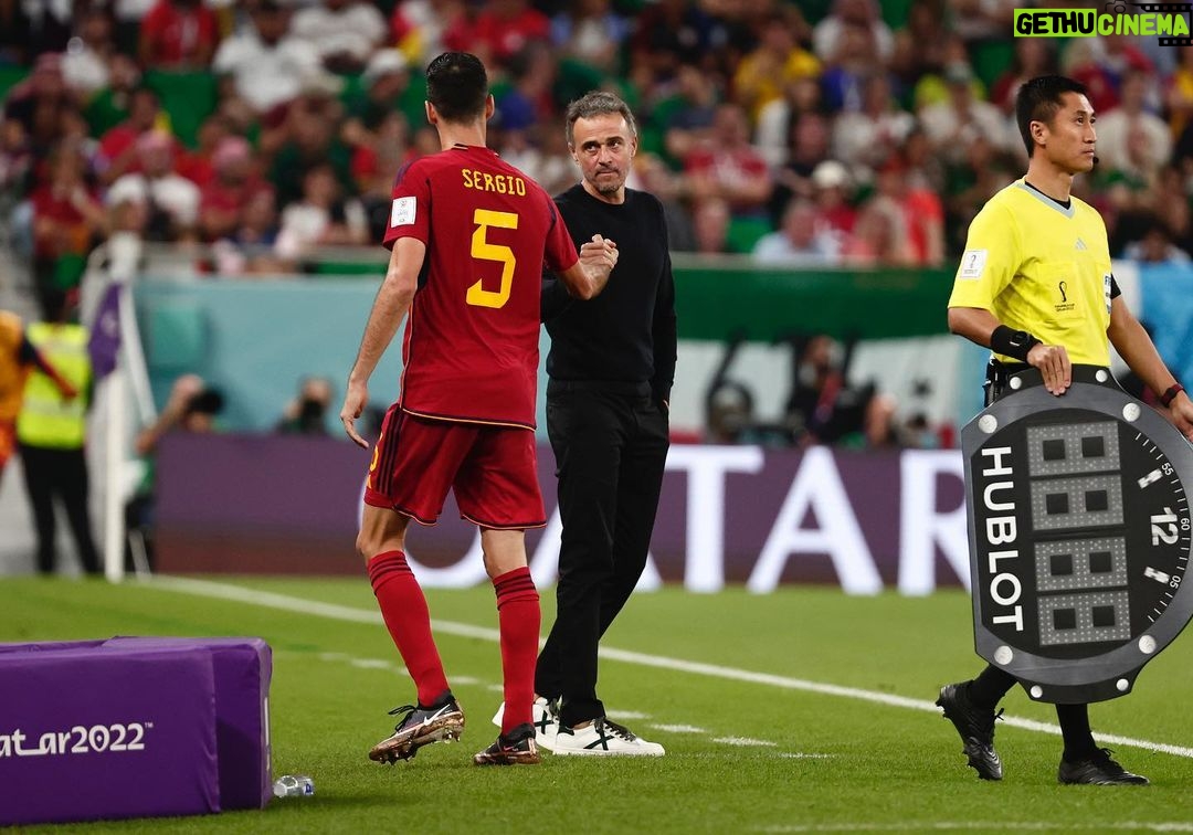 Sergio Busquets Instagram - Gran inicio de mundial! Esto solo empieza, a por más equipo. Gran trabajo de todos 💪🏼🇪🇸
