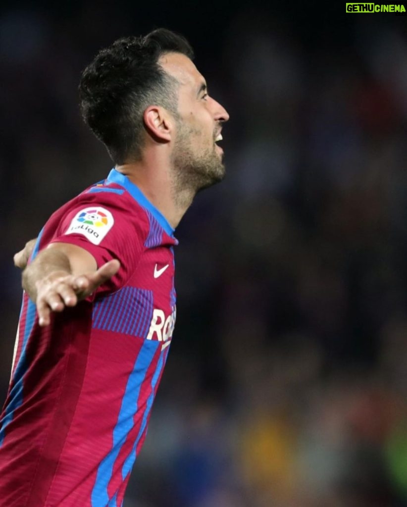 Sergio Busquets Instagram - Buena victoria delante de nuestra afición. Muy contento por el gol ⚽️ Vamos @fcbarcelona 🔵🔴