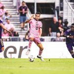Sergio Busquets Instagram - Gran partido de todo el equipo y el clásico se queda en casa 🩷🖤 Seguimos 💪🏼 @intermiamicf
