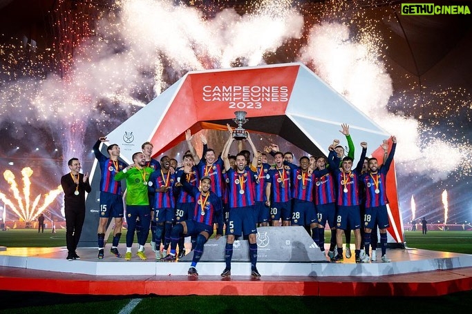 Sergio Busquets - 255.1K Likes - SUPERCAMPEONES 🏆🔵🔴
Visca el Barça sempre!