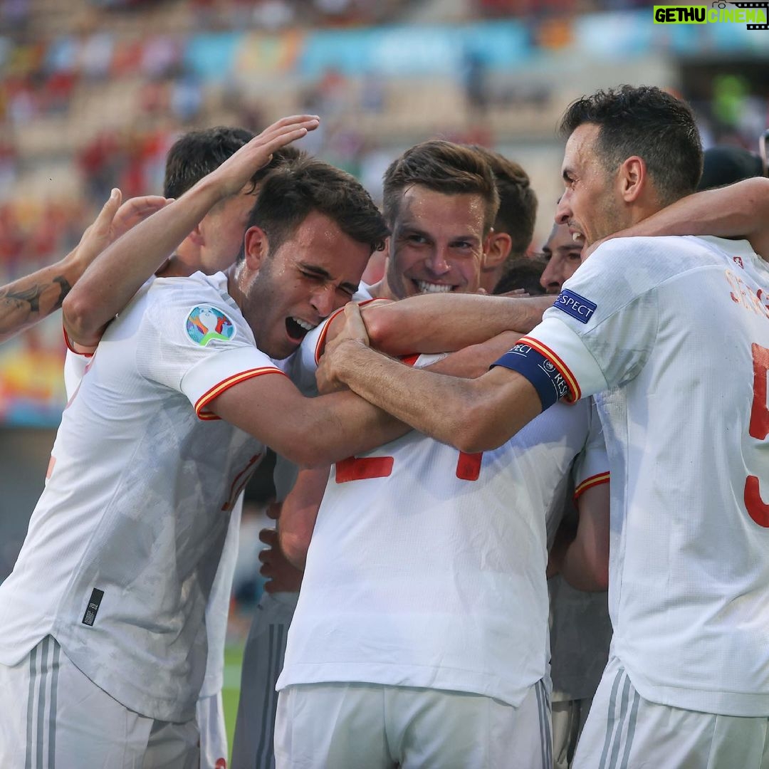 Sergio Busquets Instagram - Gran partido de todo el equipo. Contento por la clasificación y ahora a por el siguiente. Gracias Sevilla #euro2020 🇪🇸