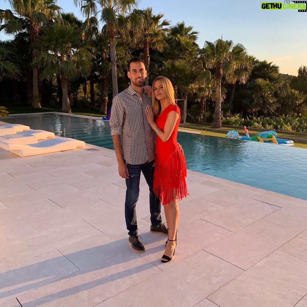 Sergio Busquets - 260.9K Likes - Felices 30 mi amor @elenagalera
Te mereces lo mejor. Te amo ♾ Pronto juntos ❤️