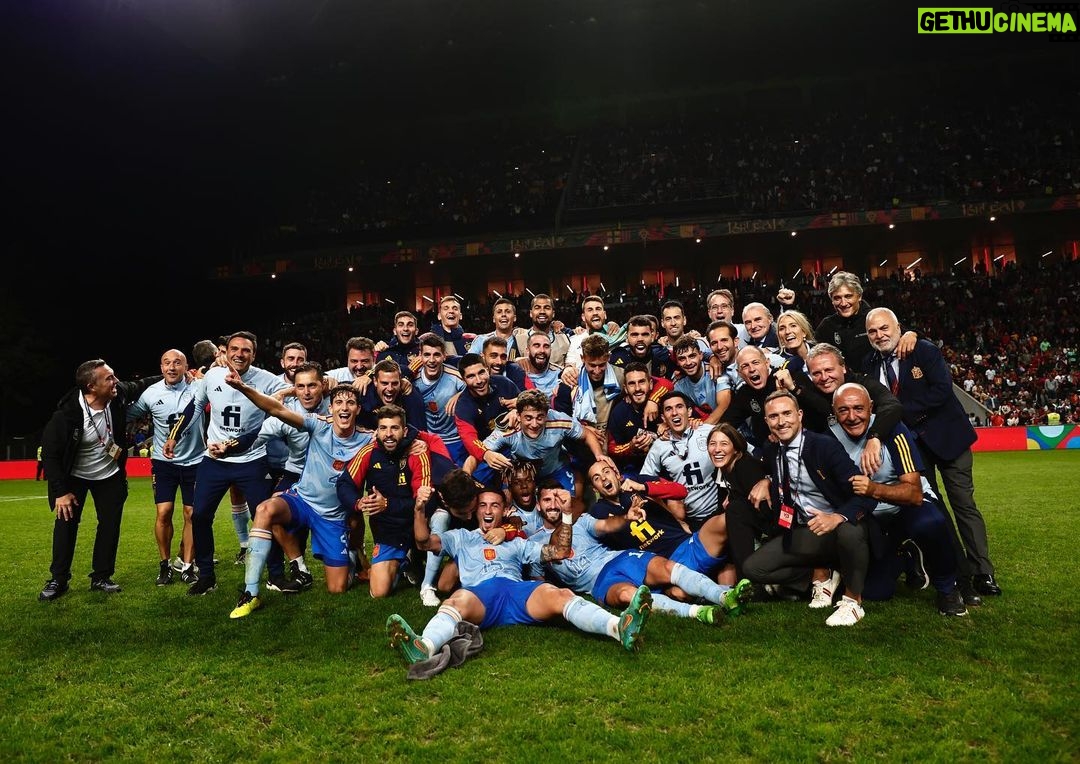 Sergio Busquets Instagram - Vamosss equipo!! Objetivo cumplido, nos espera la Final Four. πͺπΌπͺπΈπ