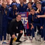 Sergio Busquets Instagram - A picture to remember his Game 6️⃣7️⃣5️⃣ for Barça! Legend! Immortalitzant un moment històric! ¡Leyenda @5sergiob ! Special Moment