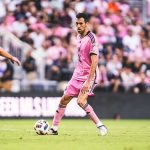 Sergio Busquets Instagram - Gran partido de todo el equipo y el clásico se queda en casa 🩷🖤 Seguimos 💪🏼 @intermiamicf