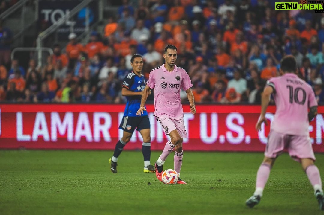 Sergio Busquets Instagram - Gran esfuerzo de todo el equipo y a por otra final!! Vamos @intermiamicf 🩷🖤