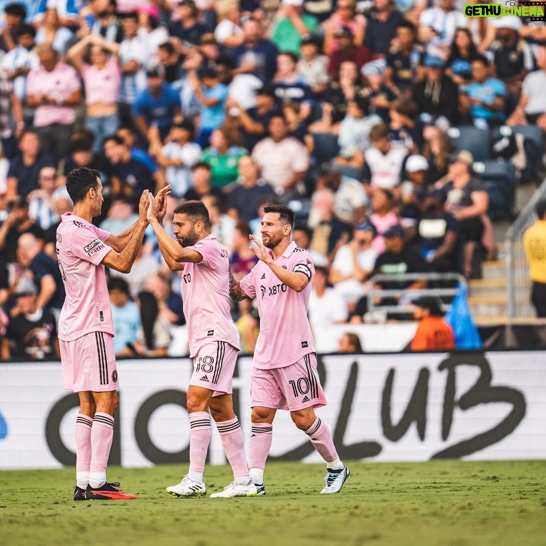 Sergio Busquets - 336.3K Likes - Gran partido de todo el equipo y a la primera final! Vamos @intermiamicf a por ella 💪🏽🩷🖤