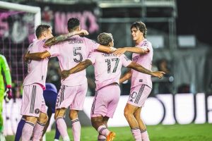 Sergio Busquets Instagram - Gran partido del equipo y pasamos a la siguiente ronda! 
Gracias afición por el gran ambiente, el derbi se queda en casa 💪🏼🩷🖤 @intermiamicf