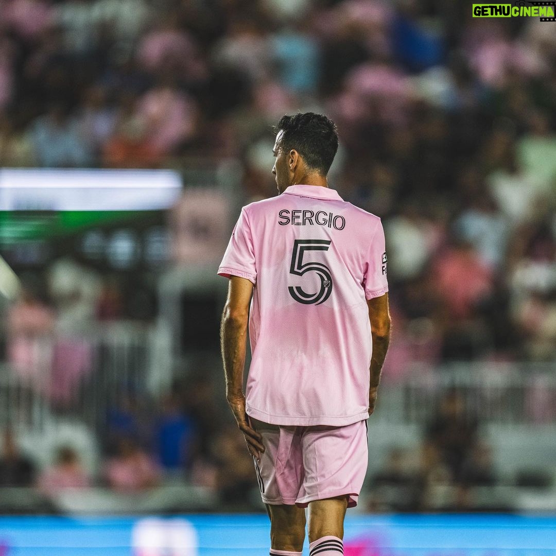 Sergio Busquets - 848.5K Likes - Muy feliz de empezar esta nueva etapa en @intermiamicf
Muchas gracias por el recibimiento. Esto solo ha hecho más que empezar 💪🏼🩷🖤