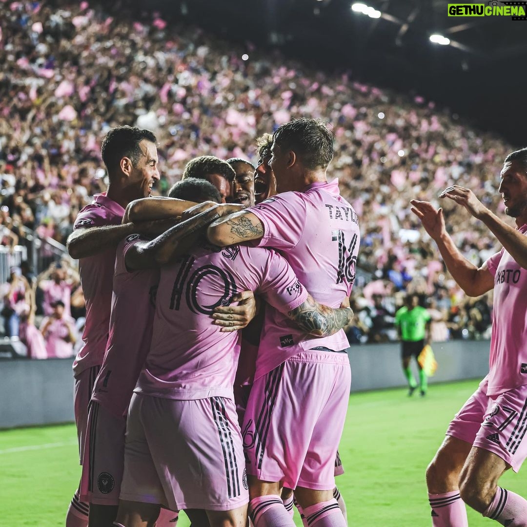Sergio Busquets - 848.5K Likes - Muy feliz de empezar esta nueva etapa en @intermiamicf
Muchas gracias por el recibimiento. Esto solo ha hecho más que empezar 💪🏼🩷🖤