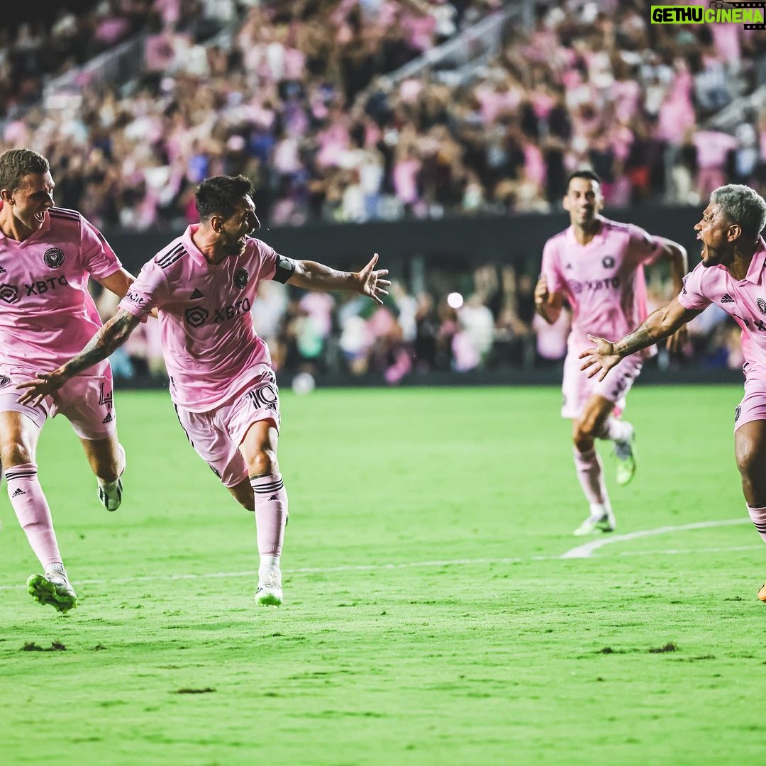 Sergio Busquets - 848.5K Likes - Muy feliz de empezar esta nueva etapa en @intermiamicf
Muchas gracias por el recibimiento. Esto solo ha hecho más que empezar 💪🏼🩷🖤