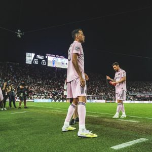 Sergio Busquets Instagram - Muy feliz de empezar esta nueva etapa en @intermiamicf 
Muchas gracias por el recibimiento. Esto solo ha hecho más que empezar 💪🏼🩷🖤
