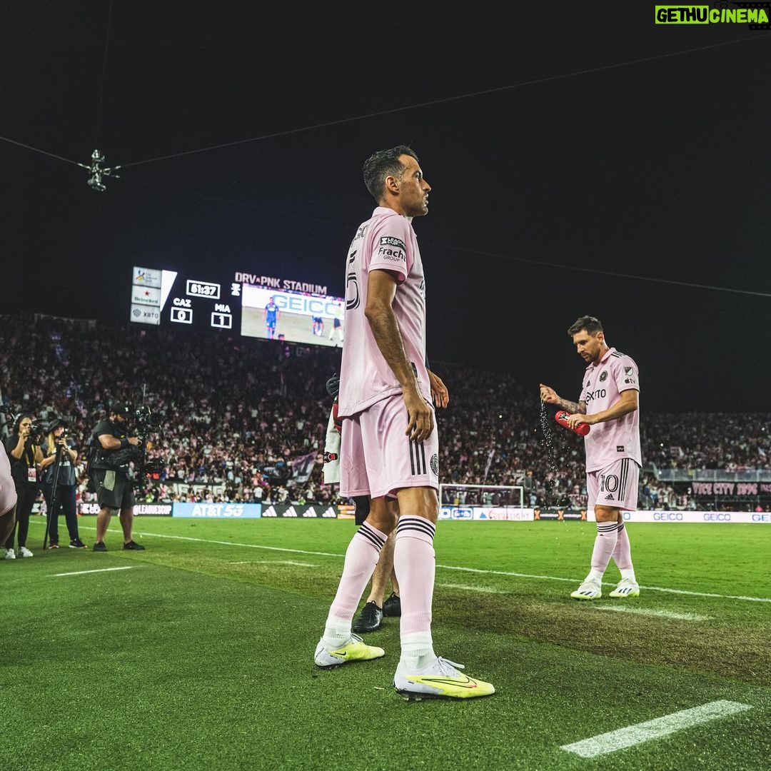 Sergio Busquets - 848.5K Likes - Muy feliz de empezar esta nueva etapa en @intermiamicf
Muchas gracias por el recibimiento. Esto solo ha hecho más que empezar 💪🏼🩷🖤