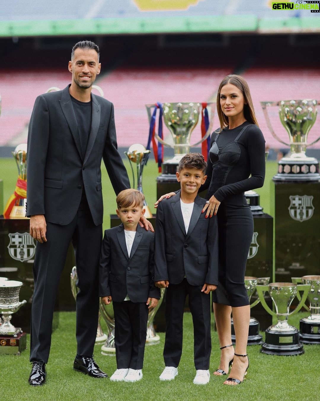Sergio Busquets - 1.1 Million Likes - Una noche inolvidable de la mano de @dolcegabbana gracias por vestirnos para un día tan especial✨