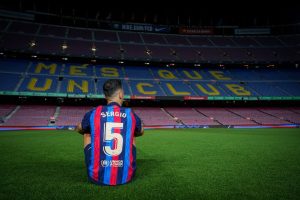 Sergio Busquets Instagram - Y a vosotros, MI FAMILIA ❤️👨‍👩‍👦‍👦
Por acompañarme en este viaje maravilloso, mi sueño.
Siempre anteponiendo muchas cosas por ello, sacrificando momentos y acompañándome en cada paso.
Hemos compartido alegrías y tristezas pero siempre juntos y unidos.
Sois mi mayor apoyo, orgullo y fuerza.
Gracias por hacerme mejor en todos los sentidos.
OS AMO ❤️❤️❤️ @elenagalera #Enzo #Levi
