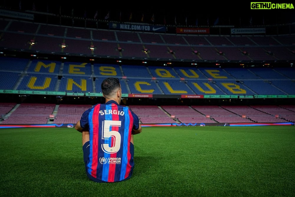 Sergio Busquets - 424.6K Likes - Y a vosotros, MI FAMILIA ❤️👨👩👦👦
Por acompañarme en este viaje maravilloso, mi sueño.
Siempre anteponiendo muchas cosas por ello, sacrificando momentos y acompañándome en cada paso.
Hemos compartido alegrías y tristezas pero siempre juntos y unidos.
Sois mi mayor apoyo, orgullo y fuerza.
Gracias por hacerme mejor en todos los sentidos.
OS AMO ❤️❤️❤️ @elenagalera #Enzo #Levi
