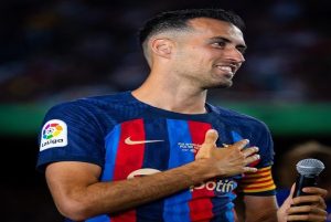 Sergio Busquets Instagram - GRACIES 💙❤️
Gracias por hacer tan especial y tan emotivo mi último día. 
Soy un privilegiado por haber podido formar parte del equipo de mi corazón, llevarlo a lo más alto y disfrutar 15 años junto a todos los que formamos el mejor club del mundo @fcbarcelona 
Me voy pleno y con la cabeza alta de darlo todo y contribuir a mejorar en todos los ámbitos a mi club y a los que formamos y han formado parte de ello.
Me quedo con el respeto y el cariño de los que me conocen y han compartido momentos conmigo, con la gente del mundo del futbol y sobretodo con vosotros culers.
Muchas gracias y hasta pronto 💙❤️