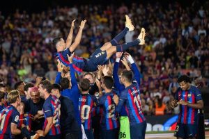 Sergio Busquets Instagram - GRACIES 💙❤️
Gracias por hacer tan especial y tan emotivo mi último día. 
Soy un privilegiado por haber podido formar parte del equipo de mi corazón, llevarlo a lo más alto y disfrutar 15 años junto a todos los que formamos el mejor club del mundo @fcbarcelona 
Me voy pleno y con la cabeza alta de darlo todo y contribuir a mejorar en todos los ámbitos a mi club y a los que formamos y han formado parte de ello.
Me quedo con el respeto y el cariño de los que me conocen y han compartido momentos conmigo, con la gente del mundo del futbol y sobretodo con vosotros culers.
Muchas gracias y hasta pronto 💙❤️
