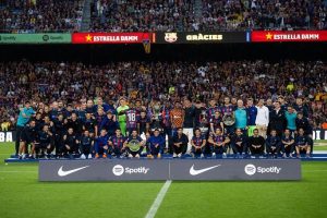 Sergio Busquets Instagram - GRACIES 💙❤️
Gracias por hacer tan especial y tan emotivo mi último día. 
Soy un privilegiado por haber podido formar parte del equipo de mi corazón, llevarlo a lo más alto y disfrutar 15 años junto a todos los que formamos el mejor club del mundo @fcbarcelona 
Me voy pleno y con la cabeza alta de darlo todo y contribuir a mejorar en todos los ámbitos a mi club y a los que formamos y han formado parte de ello.
Me quedo con el respeto y el cariño de los que me conocen y han compartido momentos conmigo, con la gente del mundo del futbol y sobretodo con vosotros culers.
Muchas gracias y hasta pronto 💙❤️