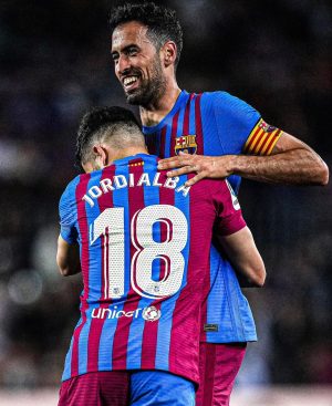Sergio Busquets Instagram - Me siento muy afortunado de haber podido coincidir contigo todos estos años en el club donde soñabamos jugar. En el barcelonismo te vamos a echar mucho de menos, se va el mejor lateral izquierdo de nuestra historia y por encima de todo eso el gran compañero y amigo que eres y todo que lo pudimos vivir juntos tanto dentro como fuera del campo.
Te deseo lo mejor en esta nueva aventura porque te lo mereces tanto tú como tu familia y aquí estaremos para acompañaros como siempre. Os queremos 💙❤️ ♾️
Gracias por tanto @jordialbaoficial