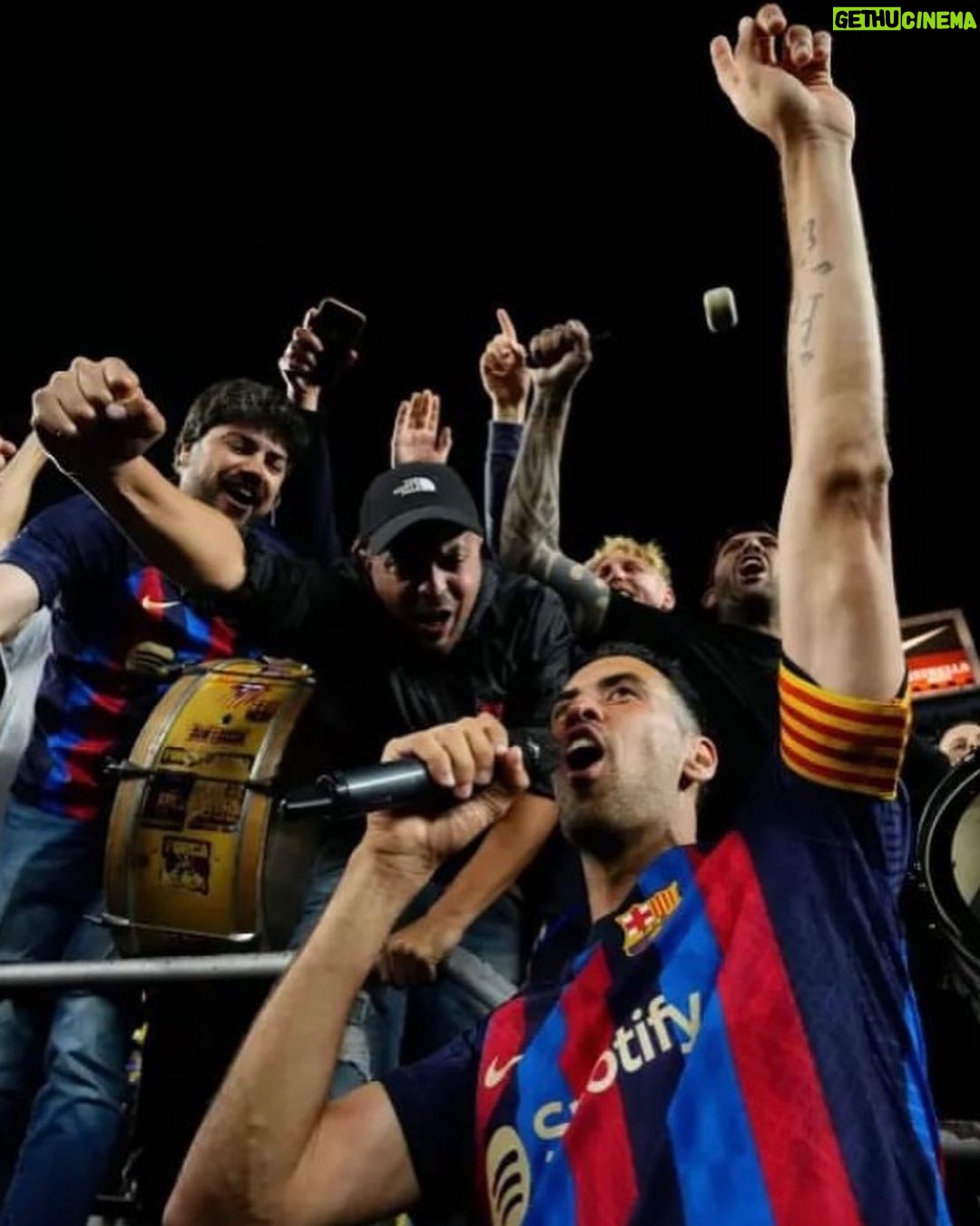 Sergio Busquets - 630.3K Likes - Una 🏆 muy especial ❤️💙