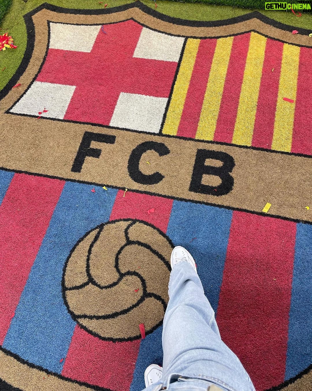 Sergio Busquets - 630.3K Likes - Una 🏆 muy especial ❤️💙