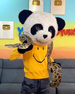 Sergio Daniel Brazón Rodríguez Instagram - Admito que tuve miedo 🐍😥 Se acercó mucho a mi cara. (Nótese mi expresión de miedo)