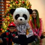 Sergio Daniel Brazón Rodríguez Instagram – ¿Quien de ustedes quisiera pasar la navidad con @amara.aa @aladdinpinguin_ y un panda? 😅 Nos vemos tan navideños 🎄🎅
¡ACABAMOS DE SUBIR UN VIDEO EN YOLO AVENTURAS HACIENDOLE UNA BROMA A AMARA!🔥 Corran a verlo.
