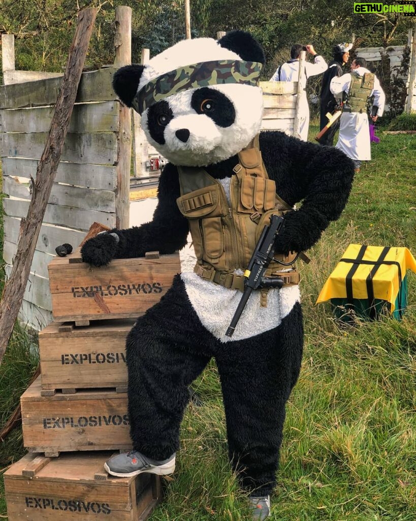 Sergio Daniel Brazón Rodríguez Instagram - Me llaman Panda, el Explosivo. 😎 Si aún no han visto el Rap de FREE FIRE de los CRACKS, el link se los dejaré en mi perfil. ¡VAYAN A VERLO!😎 Pochinok, Komi, Russia